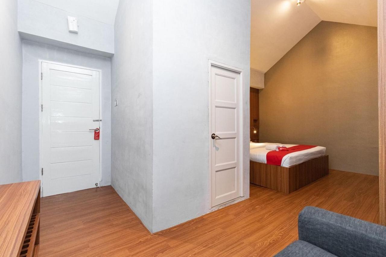 Reddoorz Premium Near Centre Point Mall Medan Ngoại thất bức ảnh