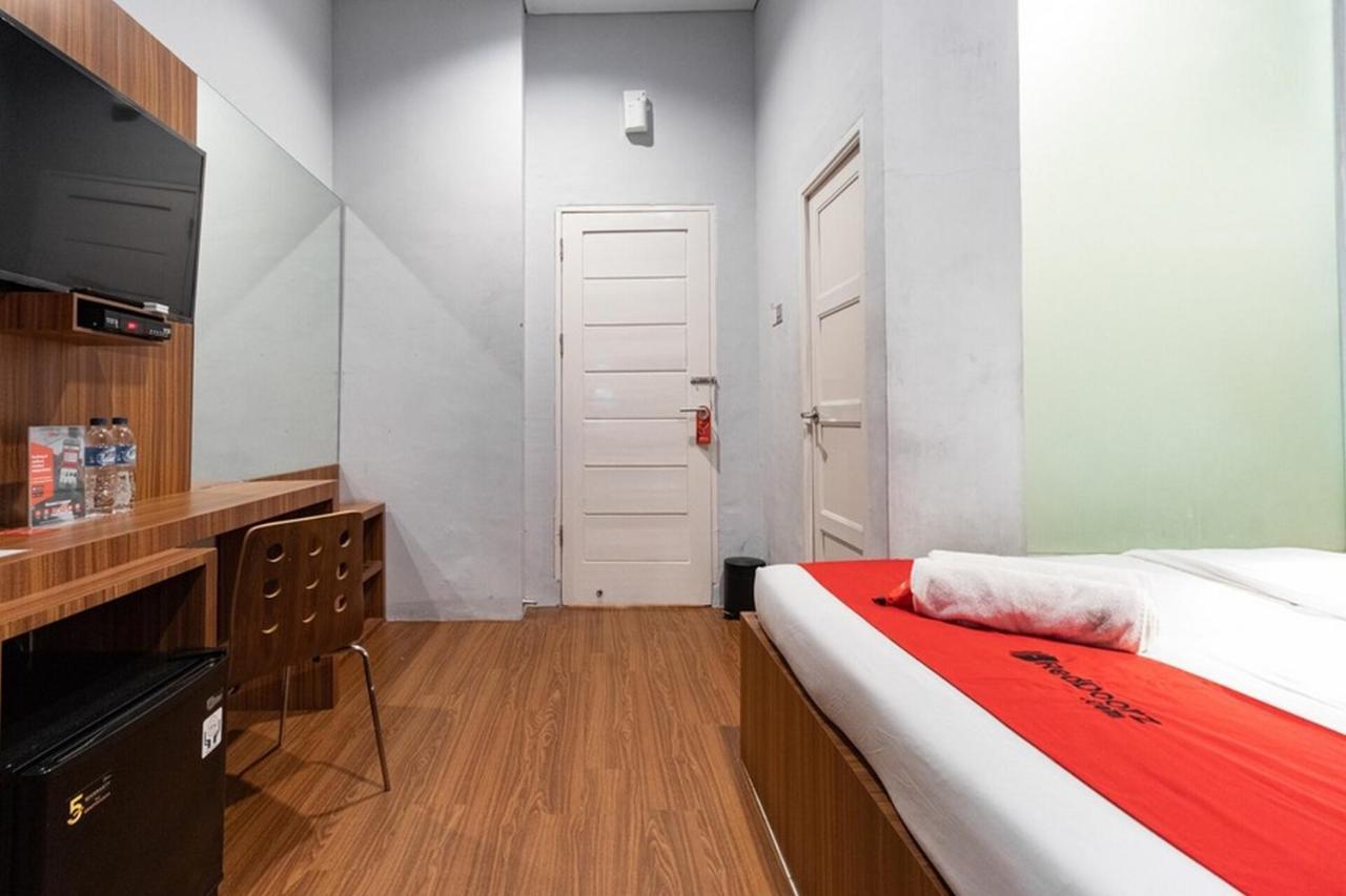 Reddoorz Premium Near Centre Point Mall Medan Ngoại thất bức ảnh