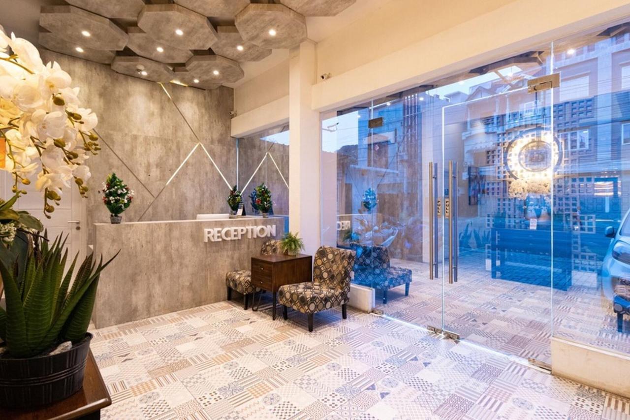 Reddoorz Premium Near Centre Point Mall Medan Ngoại thất bức ảnh