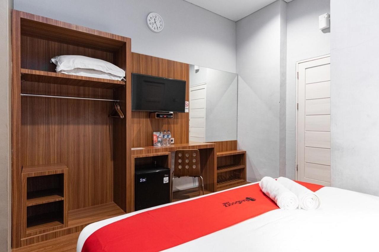 Reddoorz Premium Near Centre Point Mall Medan Ngoại thất bức ảnh