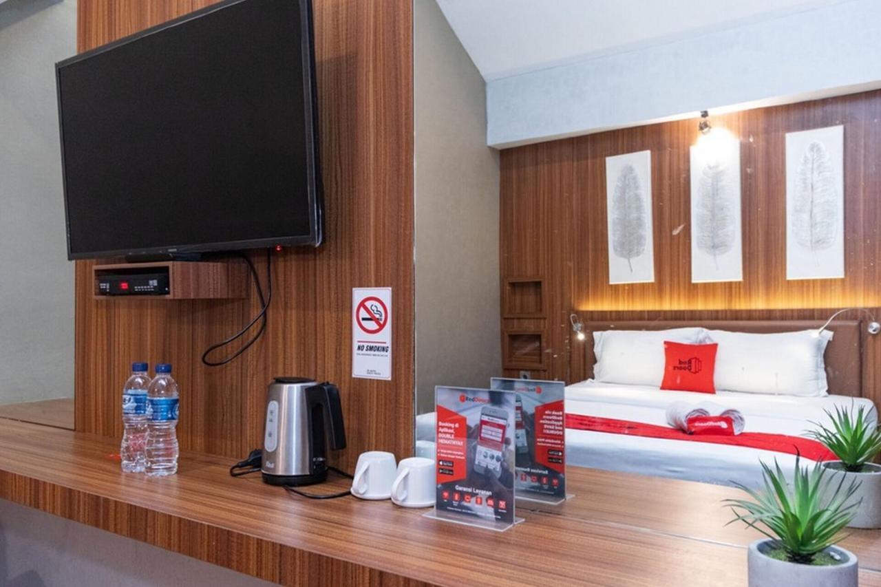Reddoorz Premium Near Centre Point Mall Medan Ngoại thất bức ảnh