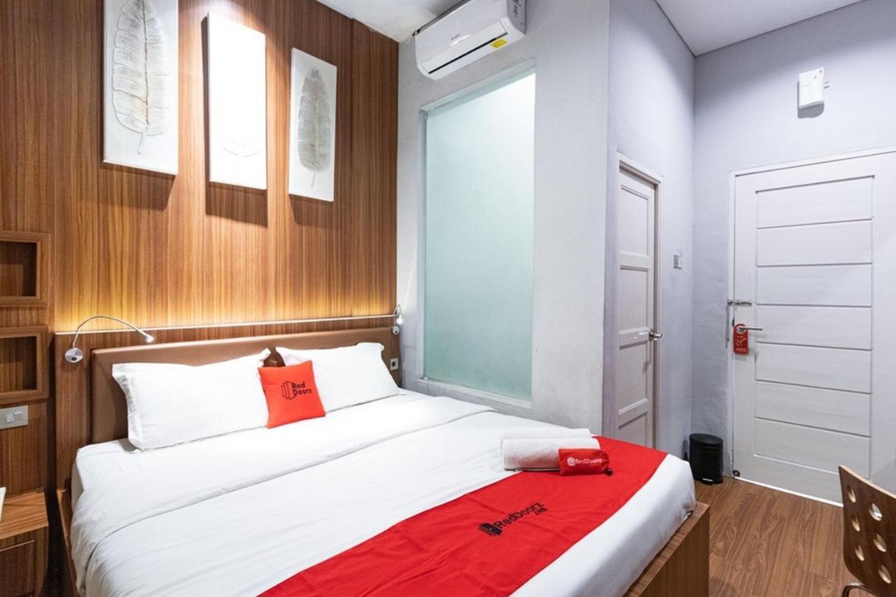 Reddoorz Premium Near Centre Point Mall Medan Ngoại thất bức ảnh